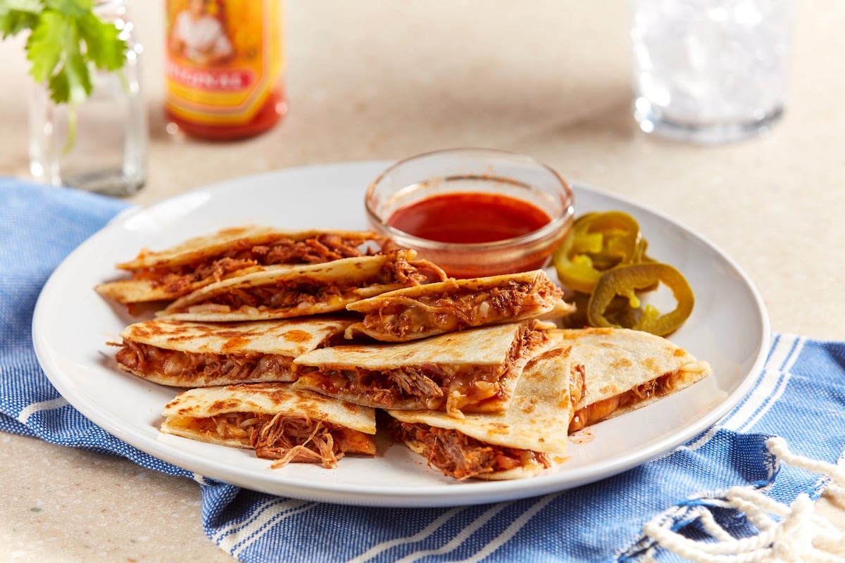 beefy quesadilla with dipping sauce recipe